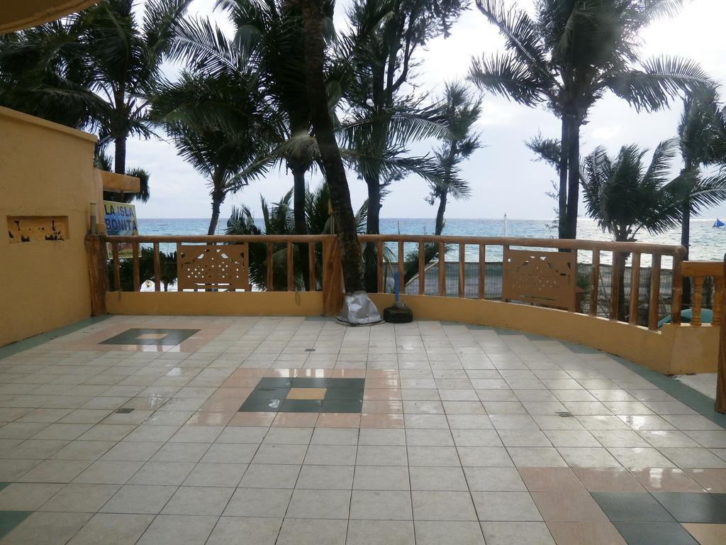 La Isla Bonita Resort And Spa Manoc-Manoc Exterior photo